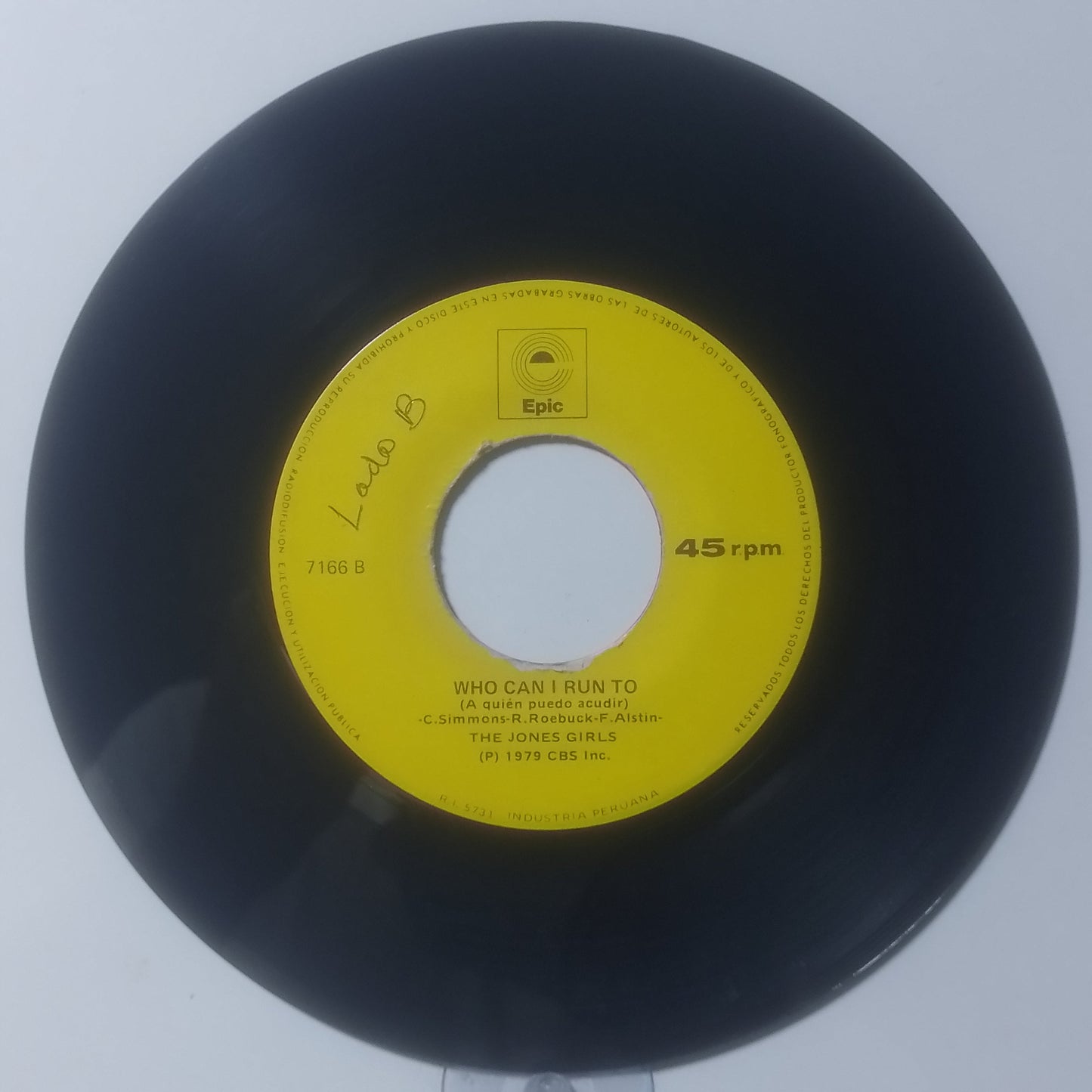 single 7" The Jones Girls You Gonna Make Me Love Somebody Else / Who Can I Run To made peru 1979 funk soul
