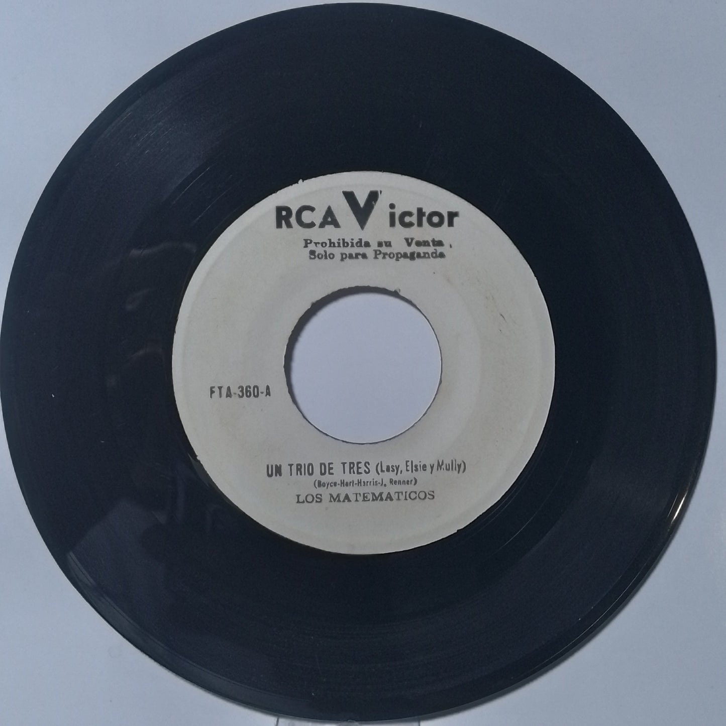 single 7" Los Matematicos Un Trio de Tres / Ella Te Ama made Peru 1965 rock and roll