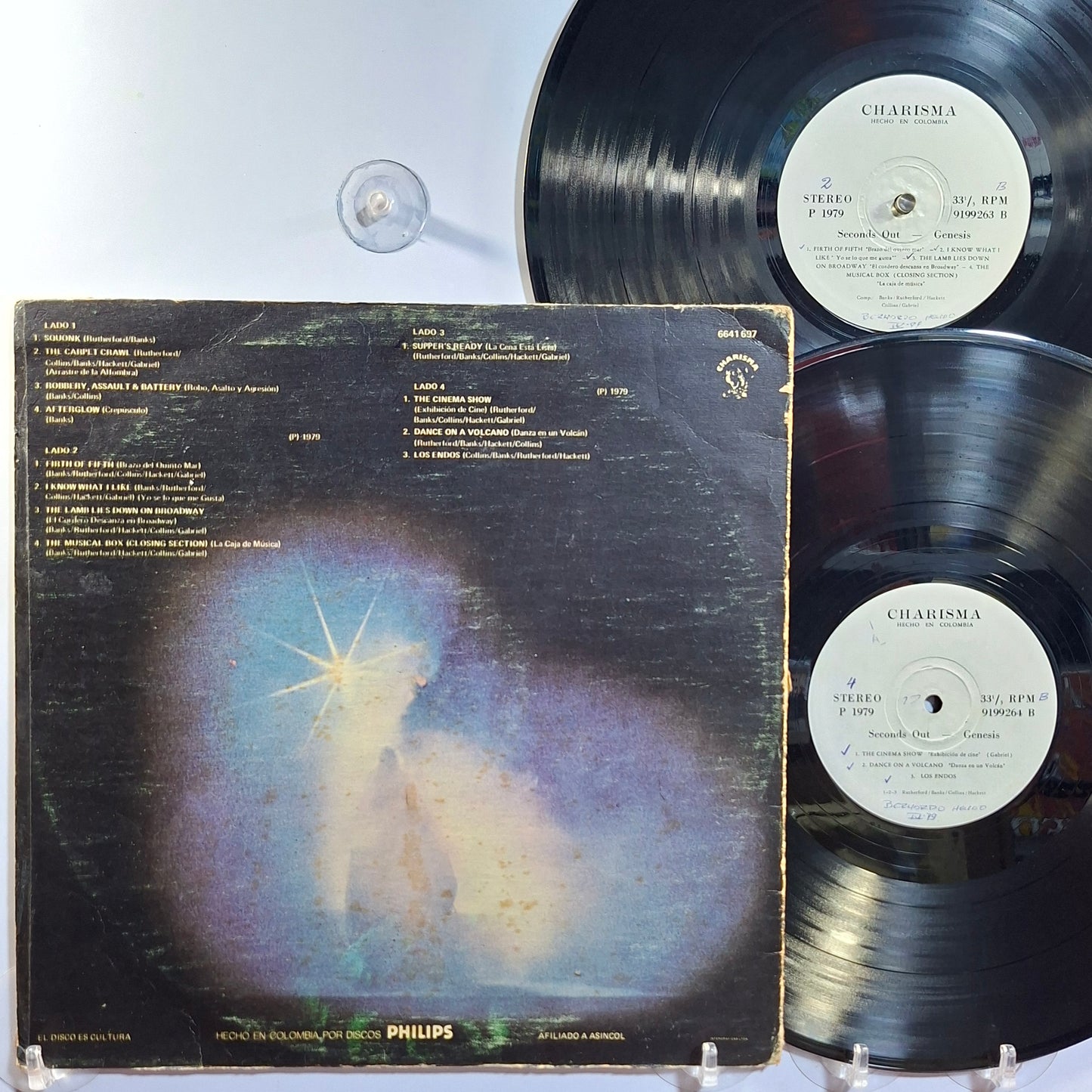 x2 lp Genesis Seconds Out made colombia 1979 gatefold rock
