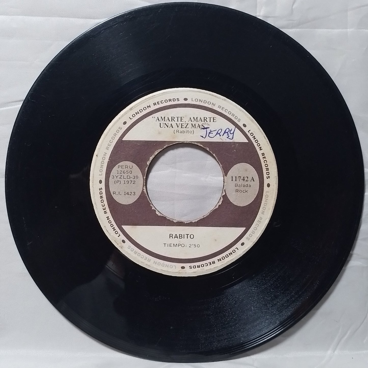 single 7" Rabito Amarte Amarte Una Vez Mas / Cual Es Tu Nombre made peru 1972 latin pop