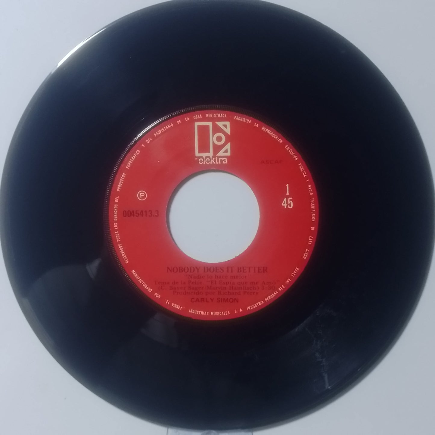 Single 7" carly simon Nobody Does It Better / After The Storm made Peru 1977 pop rock