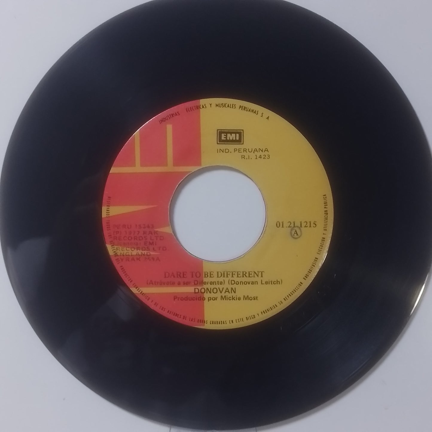single 7" Donovan Dare To Be Different / Since My Song made peru 1977 folk rock