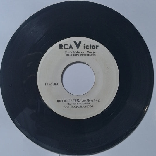 single 7" Los Matematicos Un Trio de Tres / Ella Te Ama made Peru 1965 rock and roll
