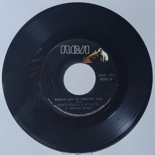 single 7" Daryl Hall & John Oates Wait For Me / portable radio made peru 1979 pop rock