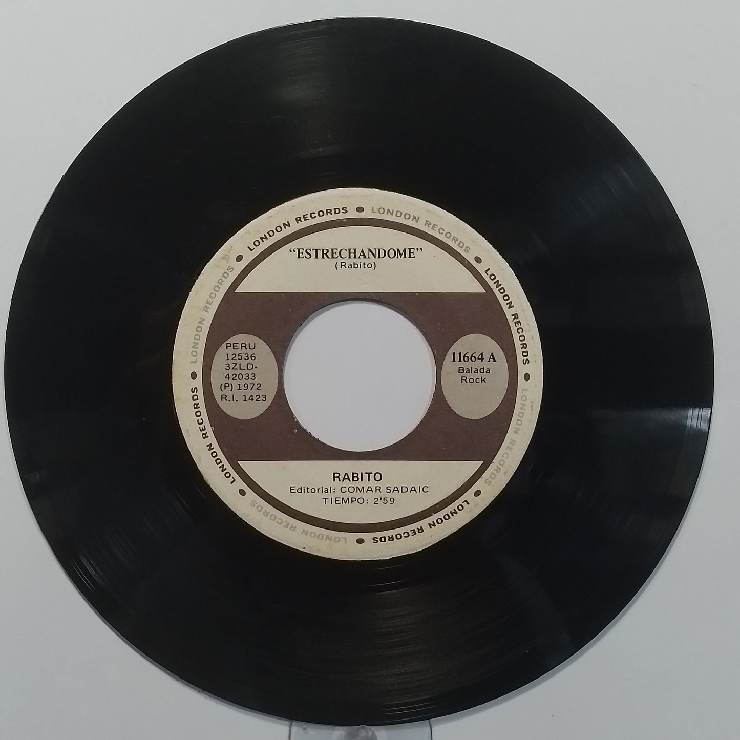 single 7" Rabito Estrechandome / conmigo en algun lugar made Peru 1972 latin rock