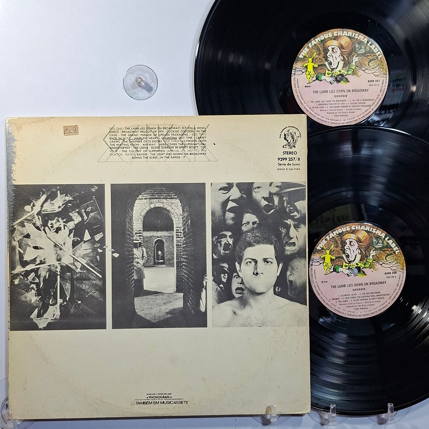 x2 lp Genesis The Lamb Lies Down On Broadway made brasil 1974 gatefold Electronic Rock