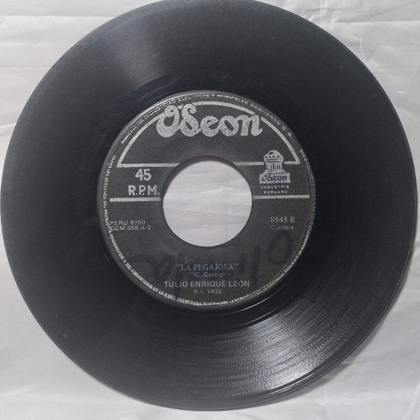 single 7" Tulio Enrique Leon La Pollera Amarilla / La Pegajosa made peru 1964 latin Cumbia